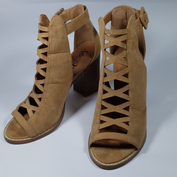 So Me Shoes - **SOLD*** Fashion Nova Heels